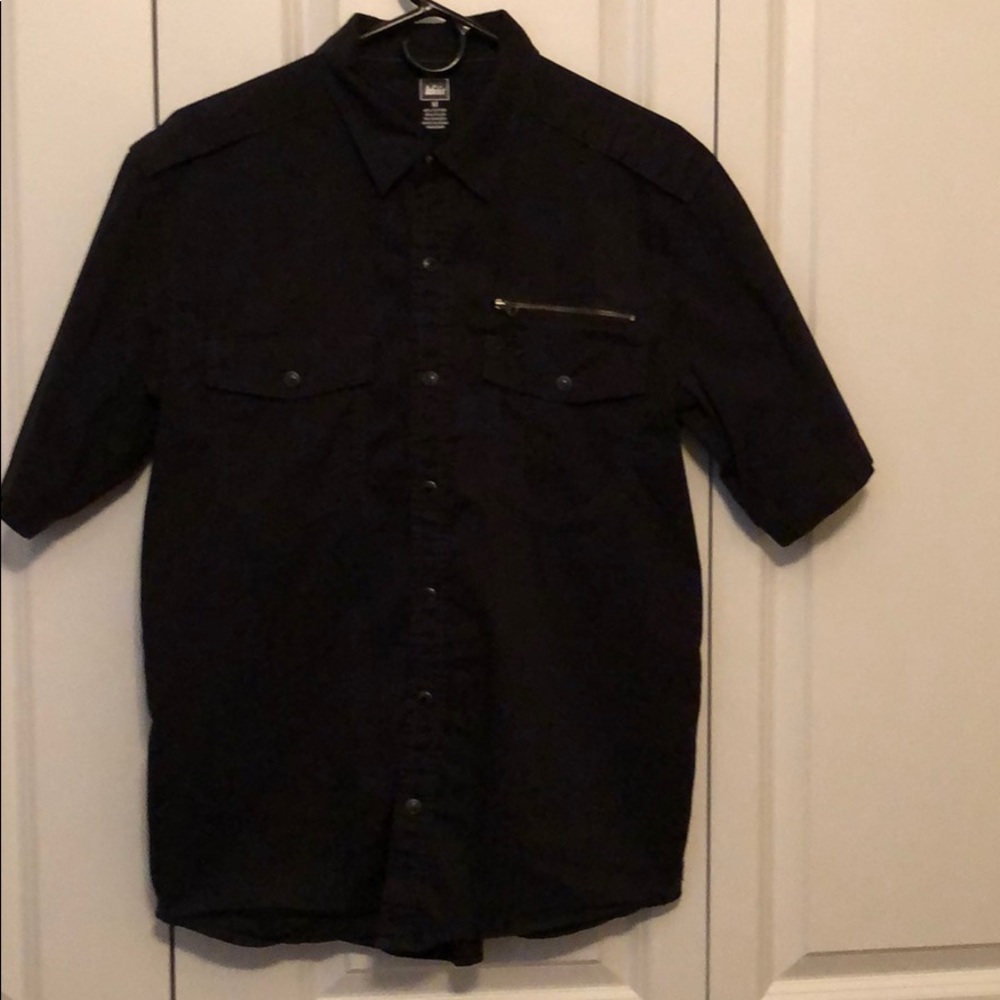 Short sleeve shirt